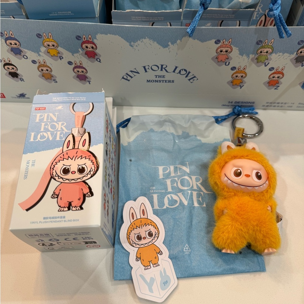 AUTHENTIC LABUBU PIN FOR LOVE VINYL FACE PLUSH KEYCHAIN *Y* for YES